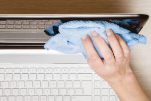 How to clean laptop screen.
